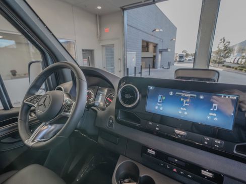 New 2025 Mercedes-Benz Sprinter 2500 image 18
