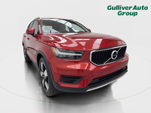 Used 2019 Volvo XC40 T4 Momentum image 13
