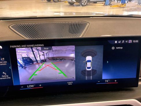 Used 2023 BMW 330i Sedan w/ Premium Package image 28