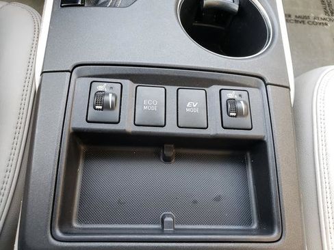 Used 2015 Toyota Camry XLE w/ Moonroof Package image 25