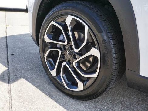 Used 2025 Chevrolet Trax RS w/ Sunroof Package FWD image 9