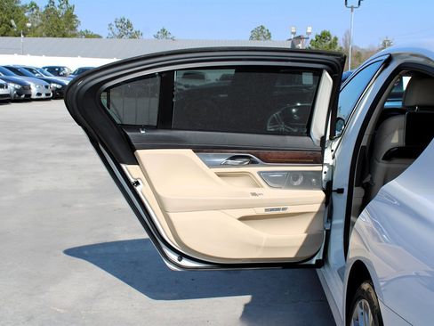 Used 2017 BMW 750i image 42