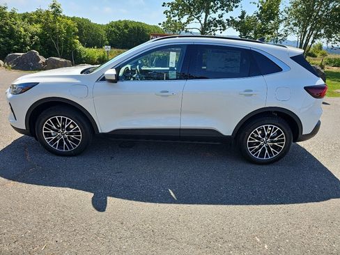 New 2025 Ford Escape SE w/ Class II Trailer Tow Package image 25