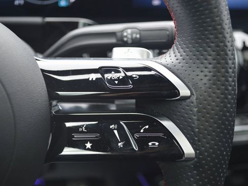 Certified 2025 Mercedes-Benz GLA 250 image 18