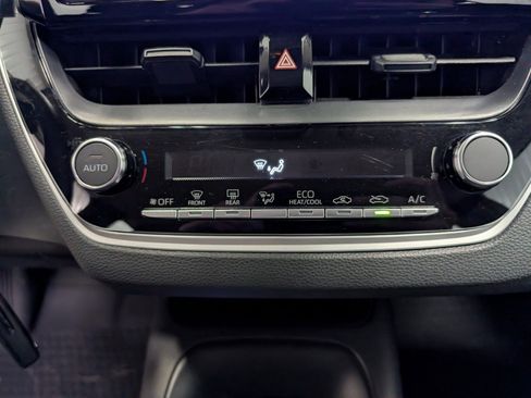 Used 2025 Toyota Corolla LE image 21