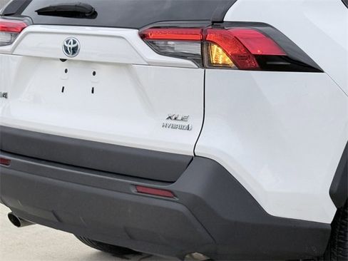 Certified 2021 Toyota RAV4 XLE image 5
