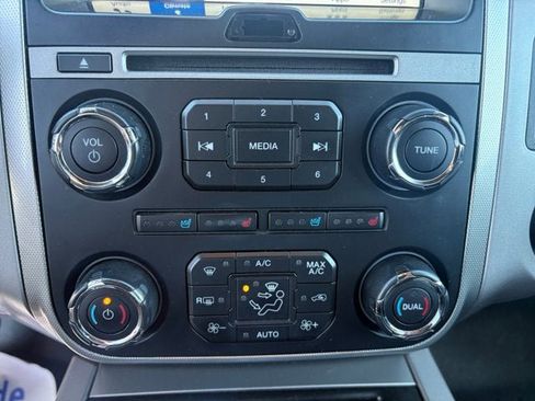 Used 2017 Ford Expedition Limited w/ Equipment Group 301A AWD/4WD image 18