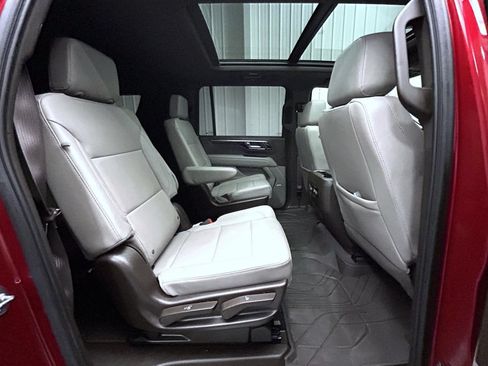 Used 2025 Chevrolet Suburban LT w/ Comfort Package AWD/4WD image 18