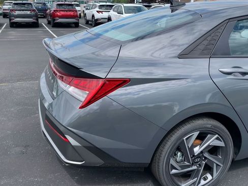 New 2025 Hyundai Elantra SEL image 8