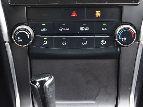 Used 2016 Toyota Camry SE FWD image 28