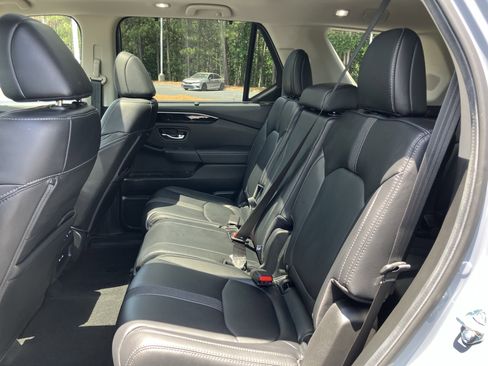 Used 2025 Honda Pilot Touring image 36