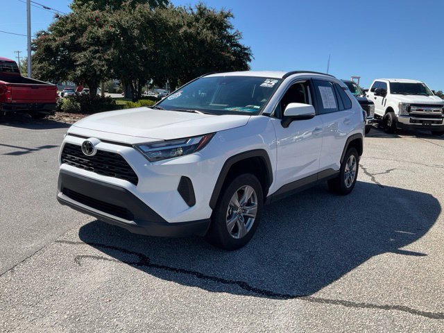 Used 2025 Toyota RAV4 XLE AWD/4WD image 1