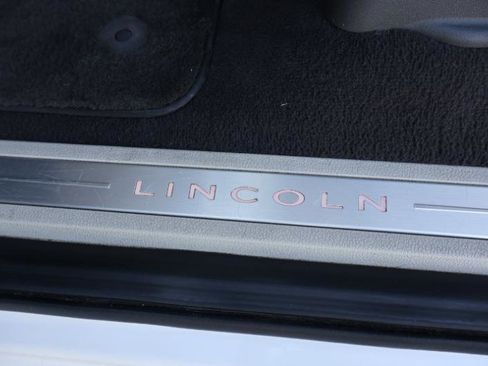 Used 2019 Lincoln Navigator Reserve image 16