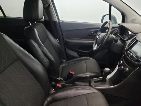 Used 2017 Chevrolet Trax LT w/ LT Convenience Package AWD/4WD image 21