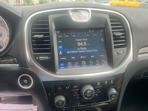 Used 2014 Chrysler 300 C RWD image 21