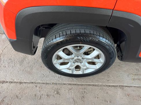 Used 2018 Jeep Renegade Latitude image 29