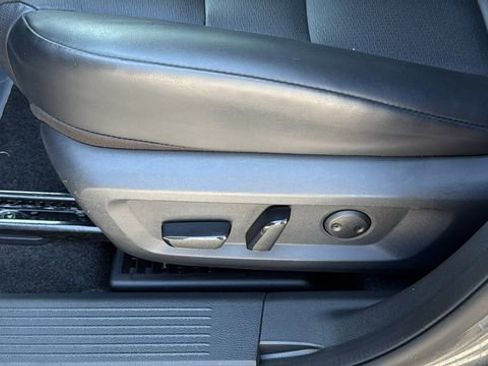 Used 2022 Nissan Rogue SV w/ SV Premium Package FWD image 19