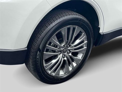 Certified 2024 Toyota Venza XLE image 12