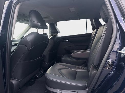 Used 2023 Toyota Highlander XLE image 16