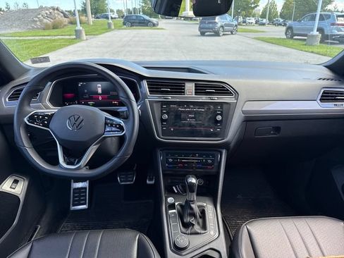 Used 2022 Volkswagen Tiguan SE R-Line AWD/4WD image 19