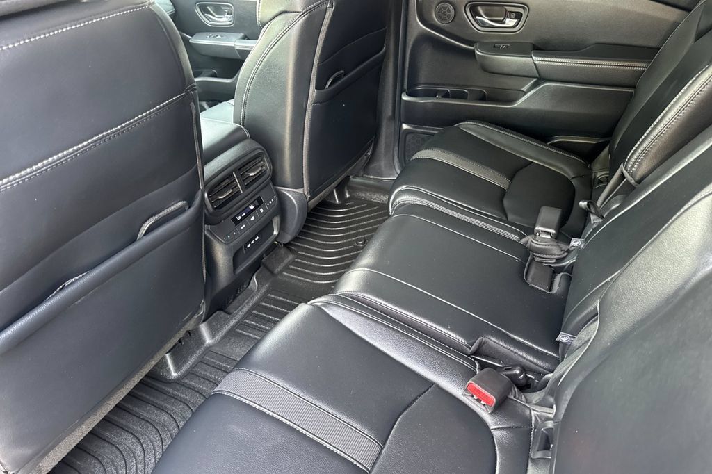 Used 2025 Honda Pilot EX-L image 7