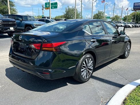 Used 2024 Nissan Altima 2.5 SV FWD image 5