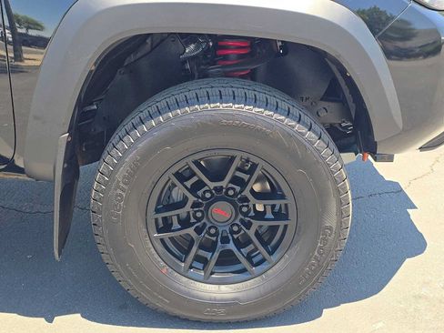 Used 2021 Toyota Tacoma TRD Pro AWD/4WD image 9