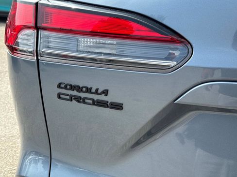 Used 2023 Toyota Corolla Cross XLE image 5