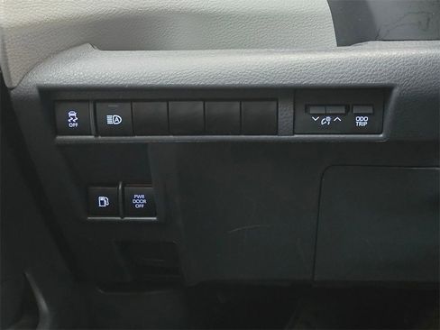 Certified 2023 Toyota Sienna LE image 27