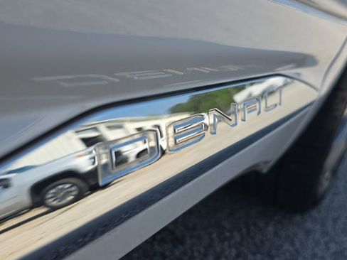 Used 2024 GMC Terrain Denali image 9