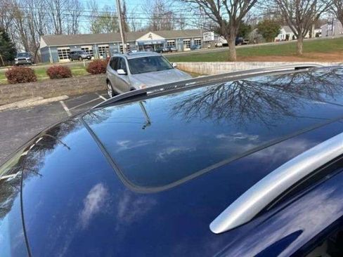 Used 2022 Volkswagen Tiguan SE w/ Panoramic Sunroof Package image 13