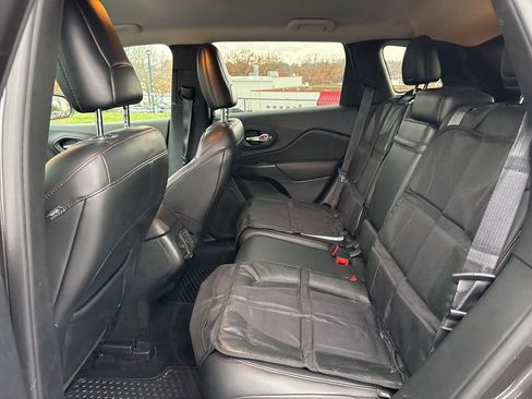 Used 2016 Jeep Cherokee Trailhawk w/ Comfort/Convenience Group image 6