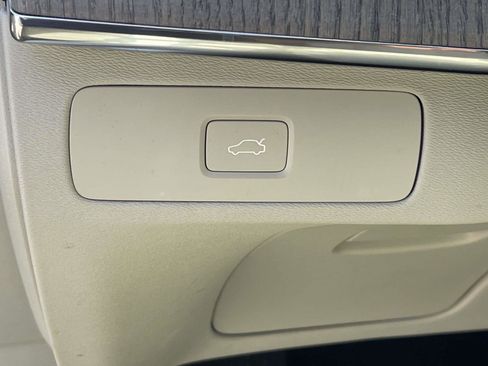 Used 2024 Volvo XC90 B6 Ultimate w/ Lounge Package image 21