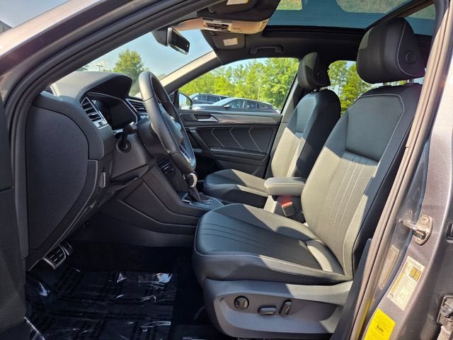 Used 2024 Volkswagen Tiguan SE R-Line w/ MDO Package, Three-Row FWD image 9