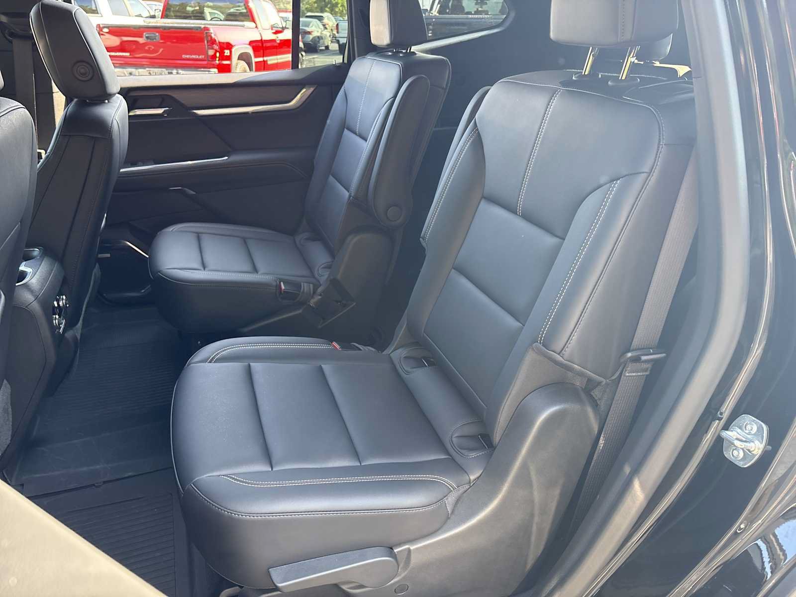 Used 2025 GMC Acadia Elevation w/ Elevation Premium Package FWD image 17
