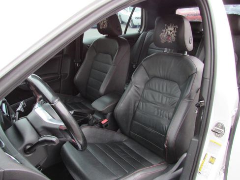 Used 2015 Volkswagen Golf 4-Door image 18