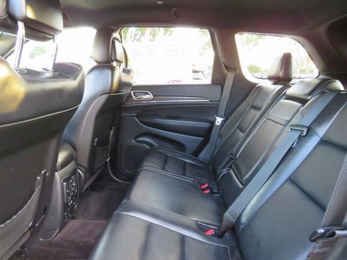 Used 2017 Jeep Grand Cherokee Limited image 19