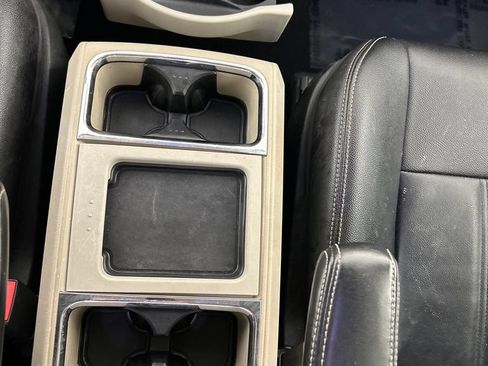 Used 2014 Chrysler Town & Country Touring FWD image 15