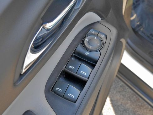 Used 2019 Chevrolet Equinox LS image 19