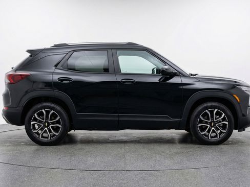 Used 2025 Chevrolet TrailBlazer LT w/ Driver Confidence Package AWD/4WD image 11