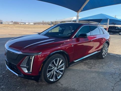 Used 2024 Cadillac Lyriq Luxury image 1