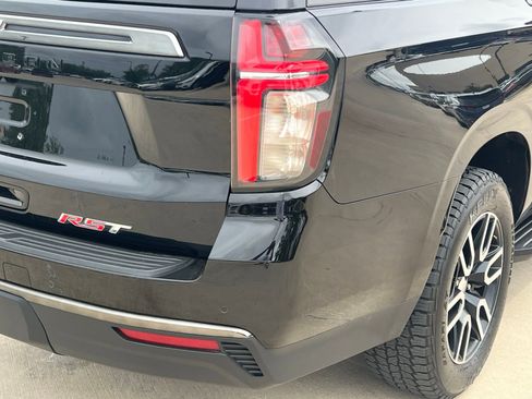 Used 2021 Chevrolet Suburban RST w/ Luxury Package image 14