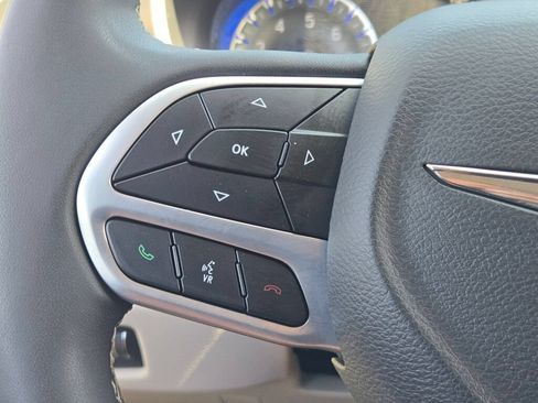 Certified 2024 Chrysler Pacifica Touring-L FWD image 34