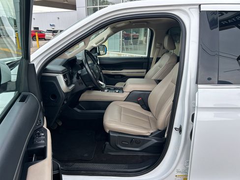 Used 2023 Ford Expedition Max XLT AWD/4WD image 3