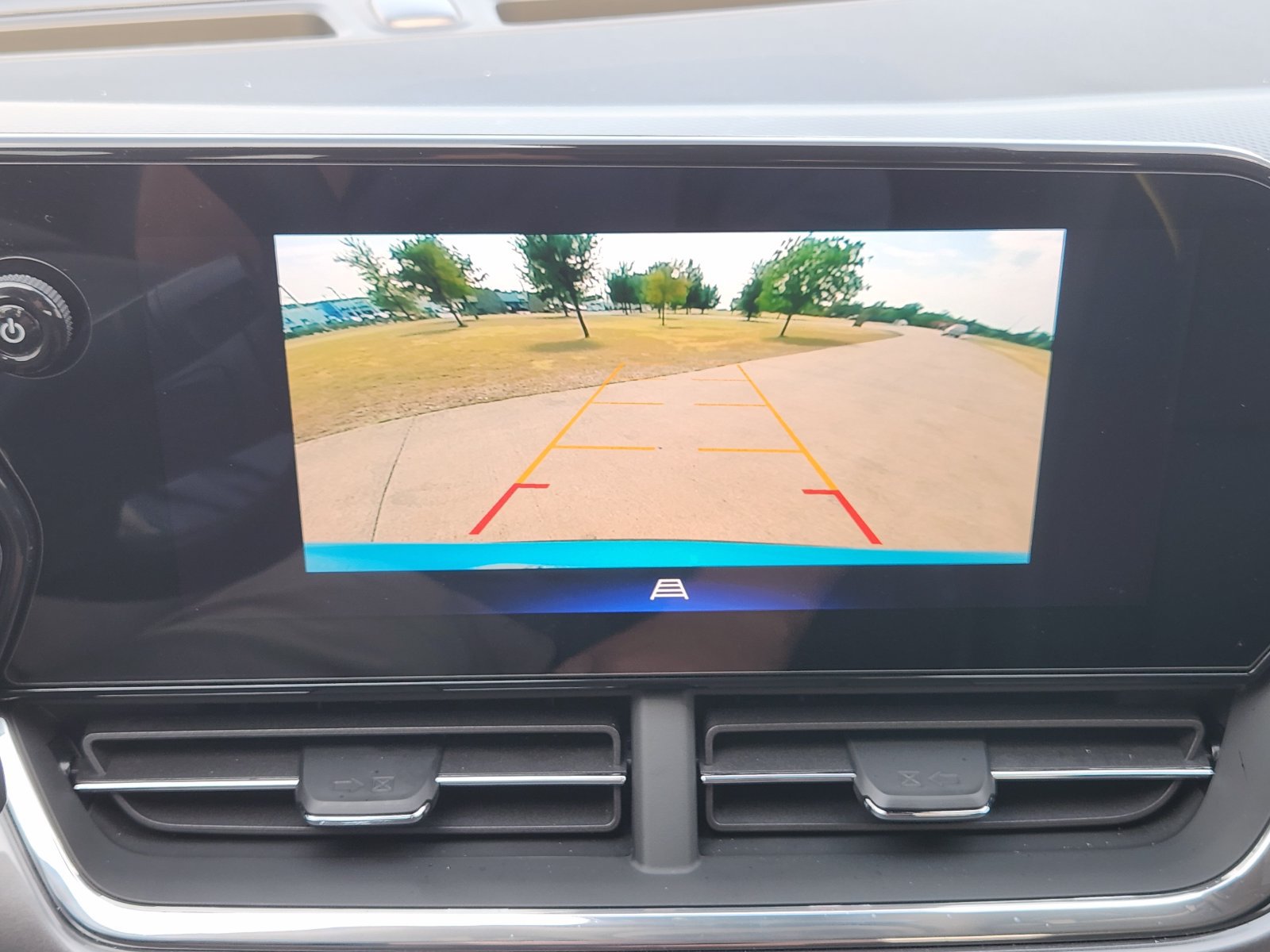 Used 2025 Chevrolet Trax ACTIV FWD image 21
