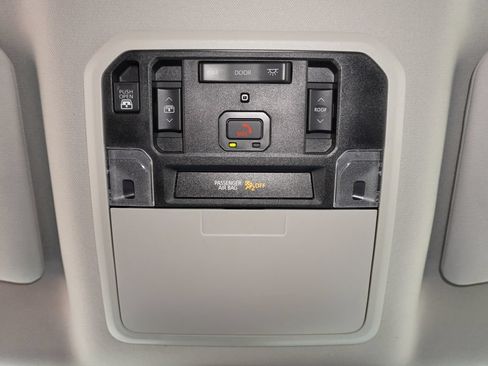 Used 2024 Toyota Tundra Limited AWD/4WD image 17