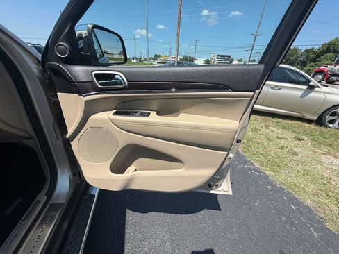 Used 2014 Jeep Grand Cherokee Limited w/ Mopar Chrome Edition Group AWD/4WD image 22