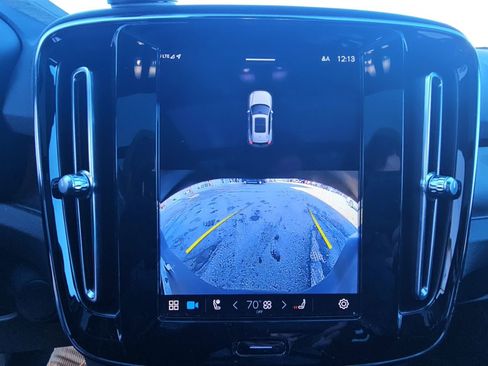 Used 2023 Volvo XC40 Recharge Ultimate image 17