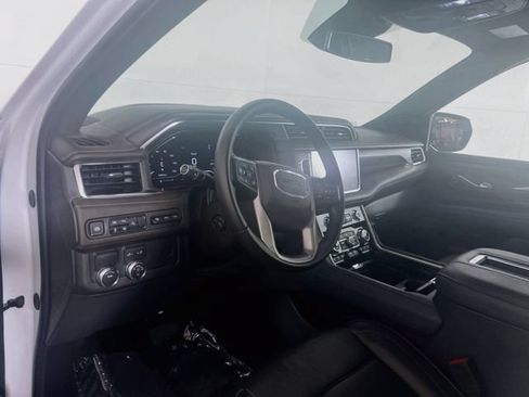 Used 2024 GMC Yukon XL Denali RWD image 10