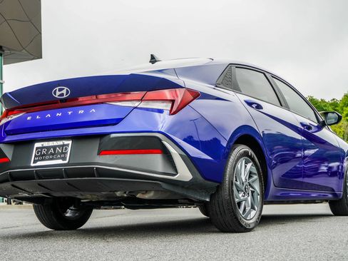 Used 2024 Hyundai Elantra SEL FWD image 13
